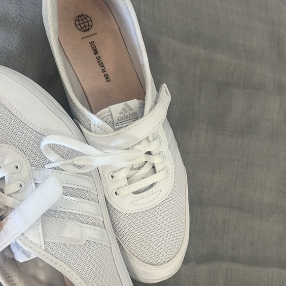 Like new Adidas shoes just worn for less than hour - Picture 6 of 8